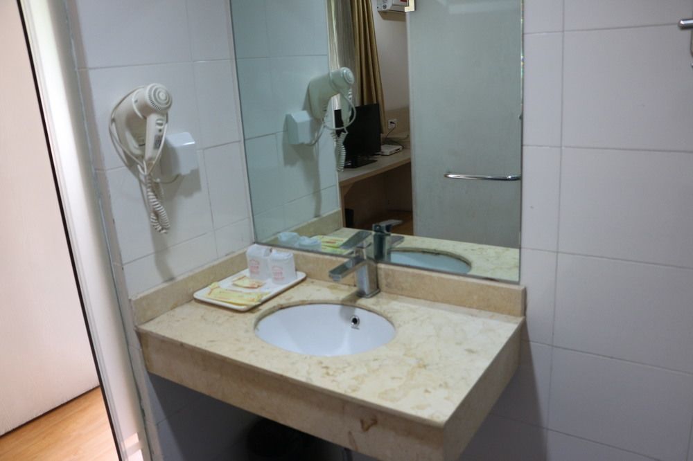 Yixin Business Hotel Guangzhou Exterior foto